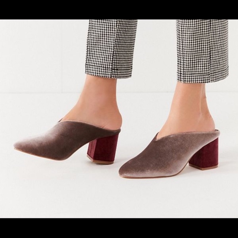 Urban Outfitters Isla Velvet Mule Heel US 6